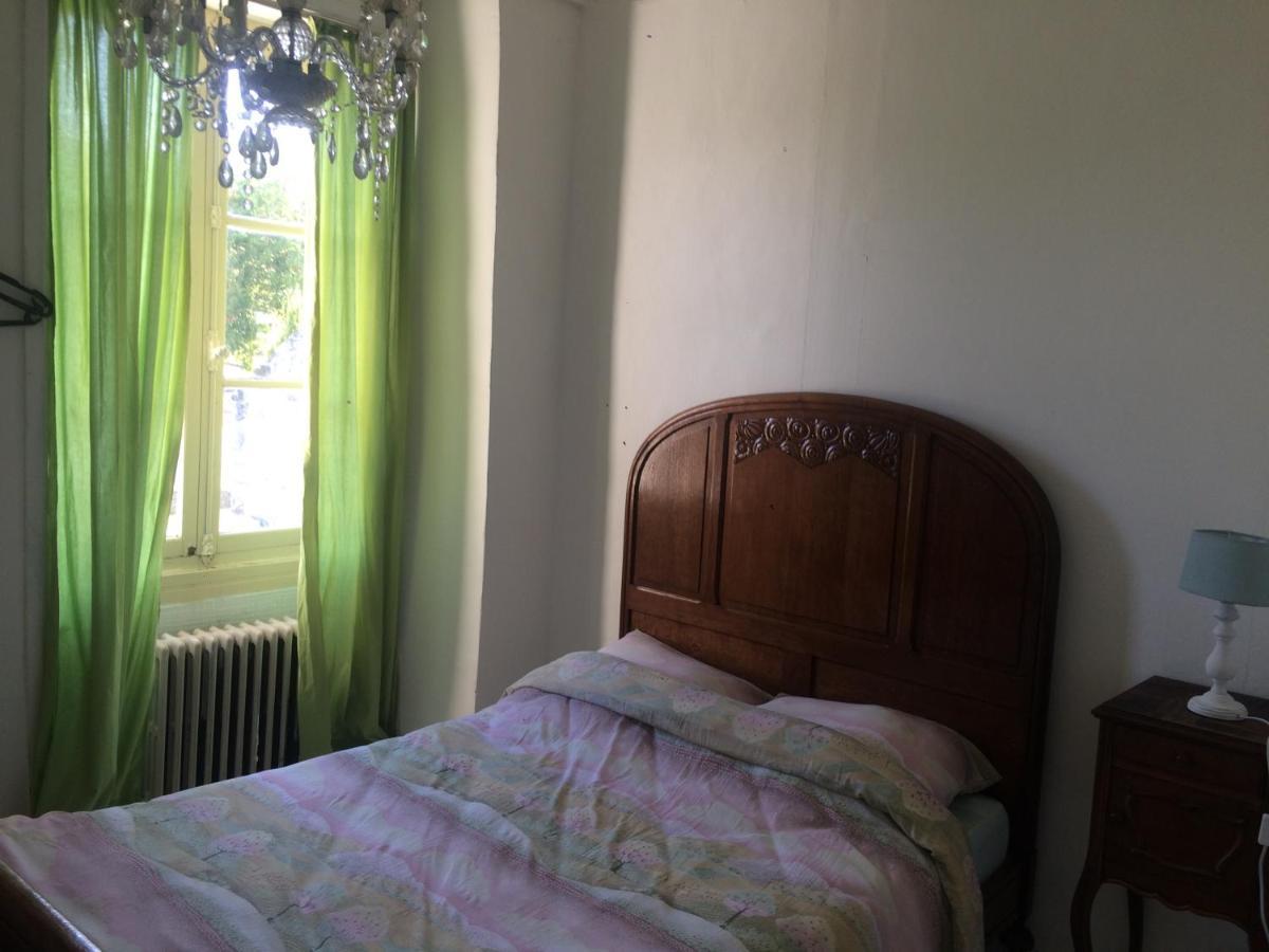 Chambres D'Hotes La Chaumiere Coulonges  Exteriör bild