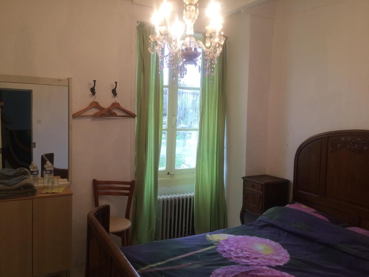 Chambres D'Hotes La Chaumiere Coulonges  Exteriör bild